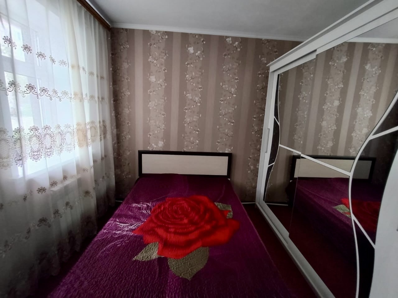 Дом рядом с набережной Волги.
